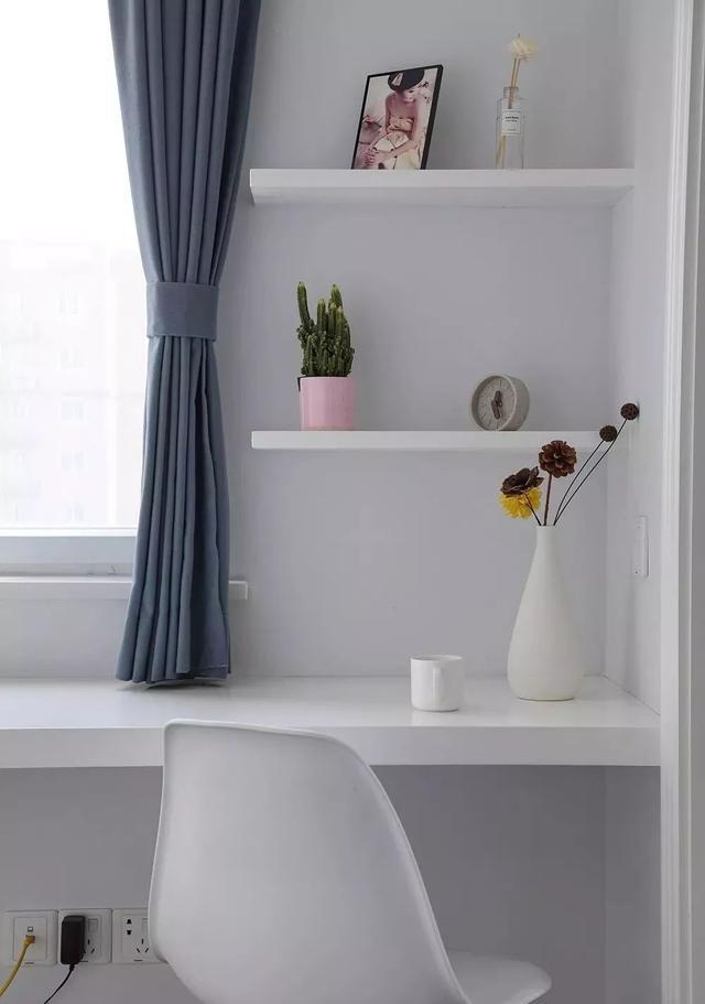 80㎡混搭风格装修，卡座、吧台还有书房兼具衣帽间的设计，赞！