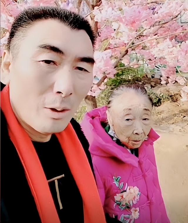 治愈系|李玉成称怀念“新欢”：想她的夜晚难度过，马玉琴抬头抹泪似悲伤