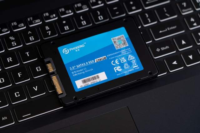 固态硬盘|这颜值可真是不低！斐数暗黑武士C1固态硬盘上手体验