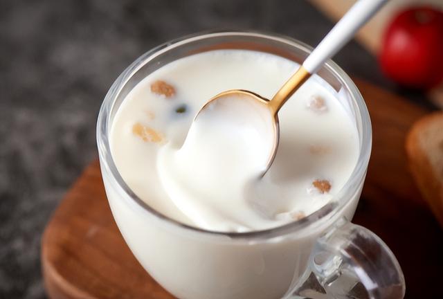 医生|52岁大妈结节病变,甲乳科医生:这2种食物,或是甲状腺“克星”