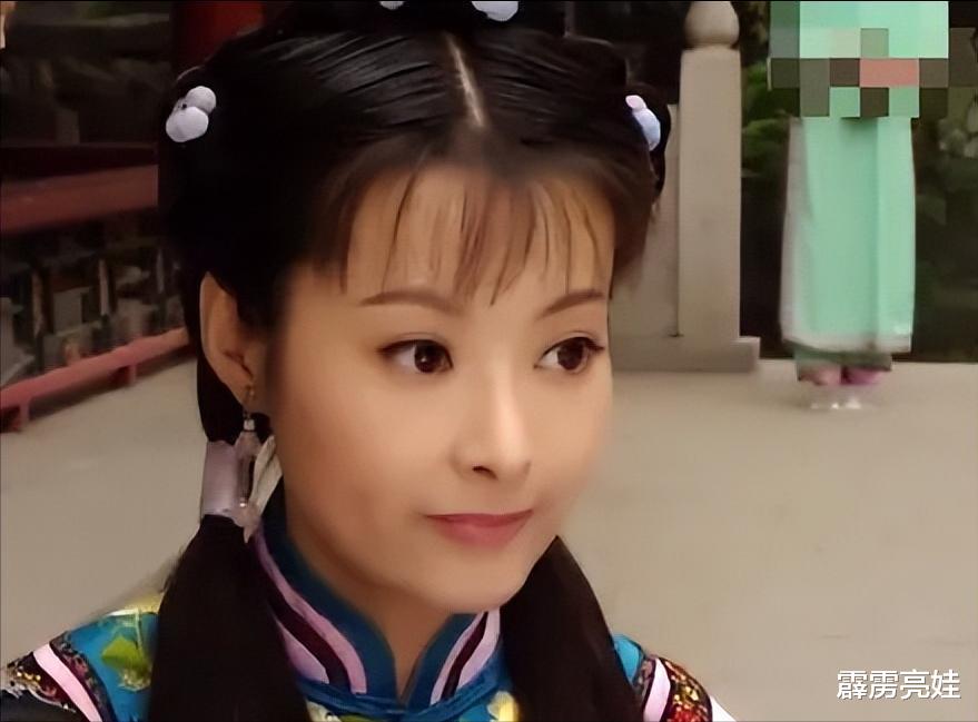 袁立|50岁袁立晒上班日常，坐2元公交吃盒饭，身材圆润发福明显