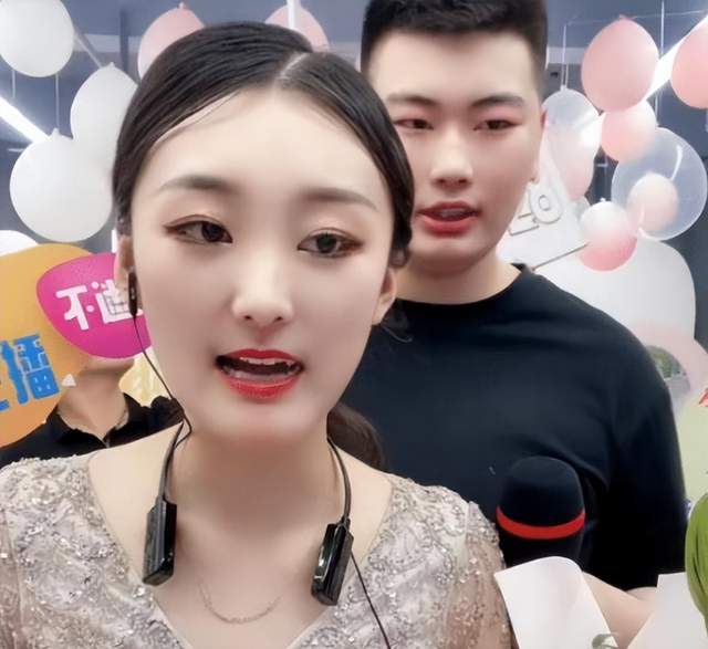 朱之文|野心暴露？大衣哥儿子小伟再度订婚，未婚妻晒出宝马照片惹吐槽