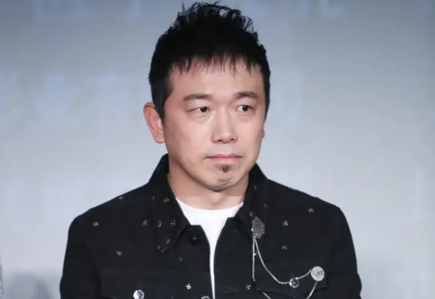 相声|作为一个喜剧演员，还毕业于中戏的相声表演班，他就是潘斌龙