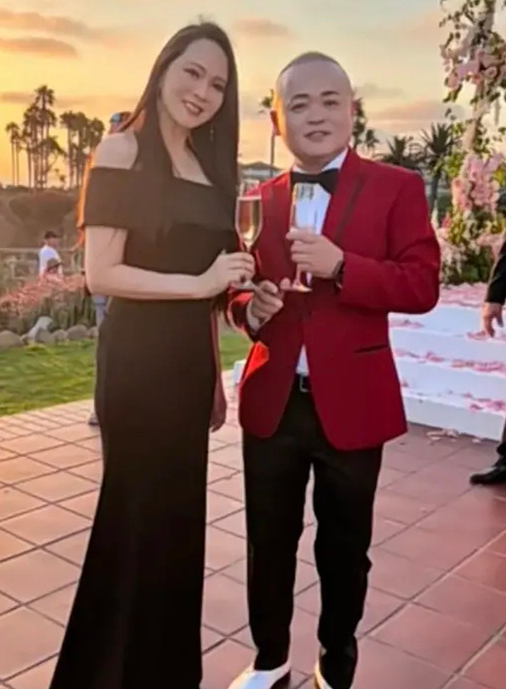 庾恩利|戴长假发穿比基尼，用手遮胸眼神妩媚，庾澄庆儿子再换火辣中空装！