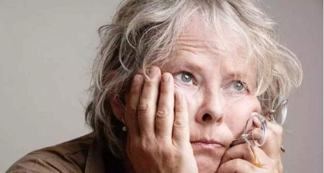 更年期|女人40岁后,若不想老得快,多吃2种“雌激素”,越活越年轻