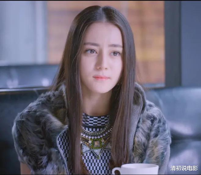 迪丽热巴|快手晚会也要穿毛衣的迪丽热巴,难道真的怀孕了吗?