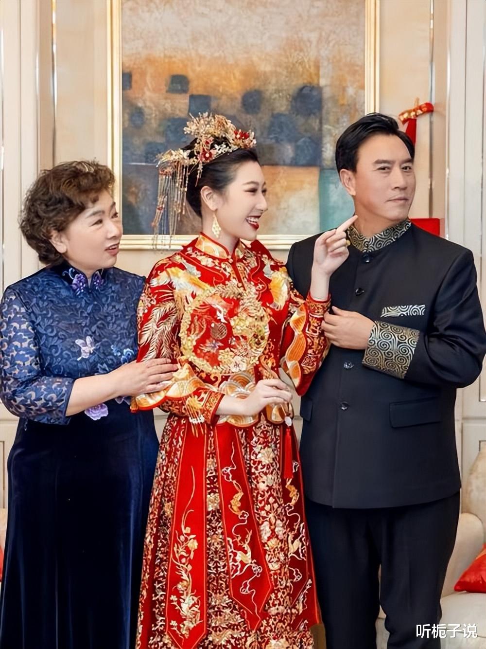 豪宅|陈佩斯外甥女，一日三餐吃得很精致，住顶级豪宅，开豪车练高尔夫