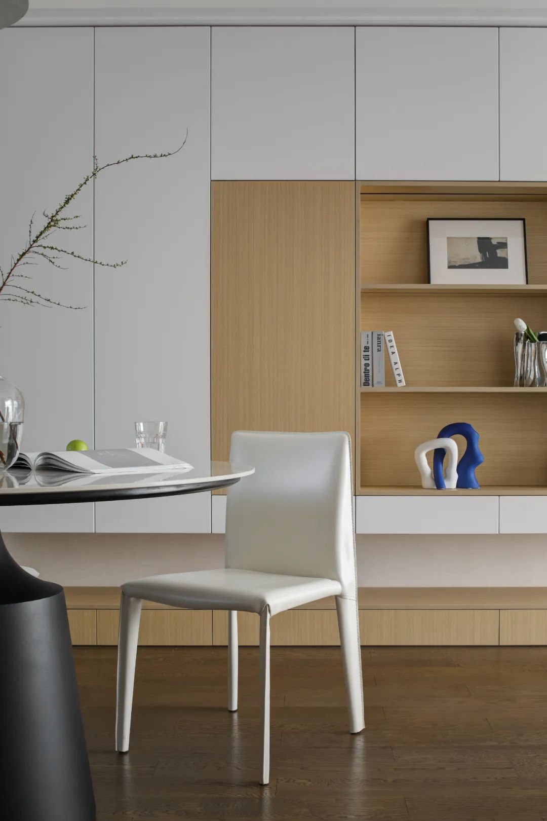 120㎡现代简约风格新房装修，嵌入式电视柜包容性极佳！