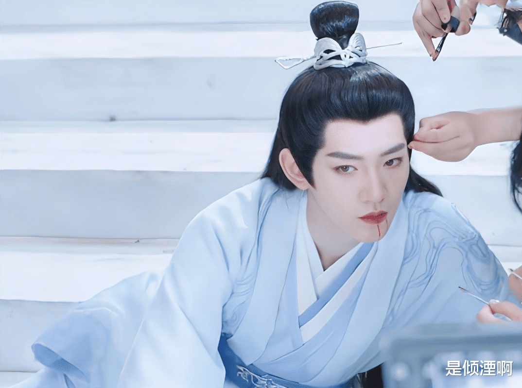 洪永时|《重紫》开机一周年！杨超越紫魔造型惊艳，配角邓为李岱昆都不差