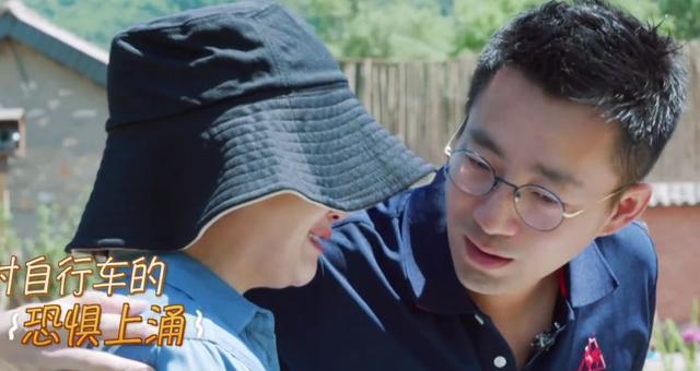 张兰|汪小菲亲吻照流出,张兰狂掉粉,直播着急挽留,自曝不会争抚养权