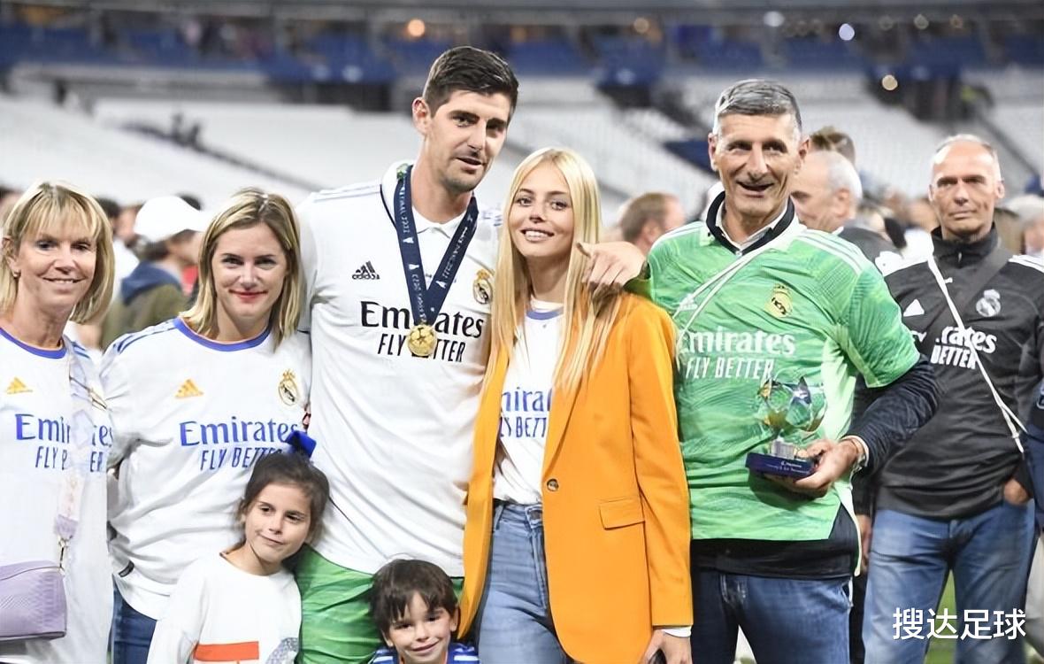 库尔图瓦|欧冠夺冠之夜,库尔图瓦超神!24岁模特女友激动落泪,太美了