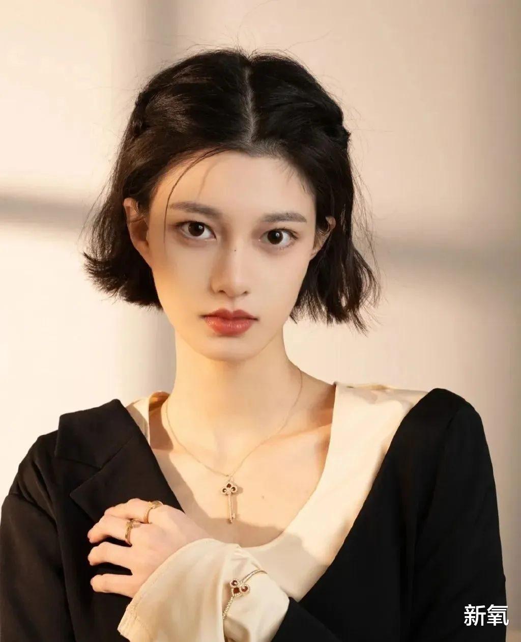 |无性别差攻击的美少女，不如自己和自己结婚吧？