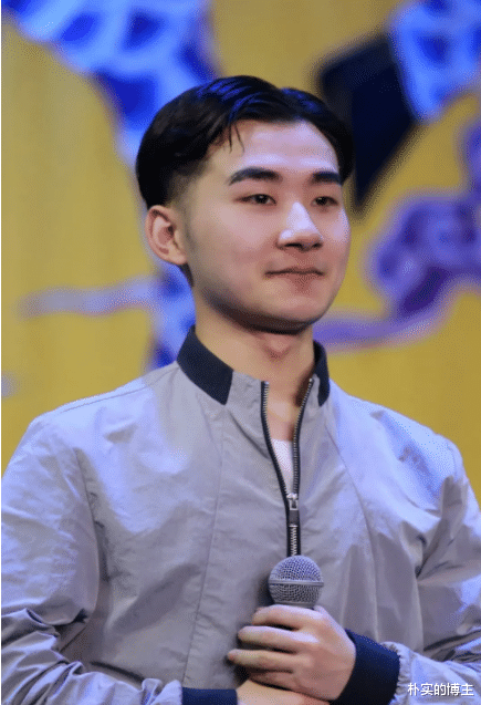 郭德纲|5岁神童16岁废嗓子，为他办剧社亏钱80万，郭德纲有多偏爱陶阳？