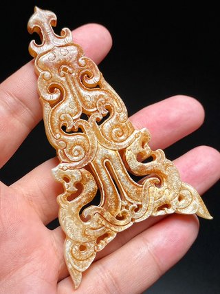 和田玉籽料|明以前 和田玉籽料 白玉沁色 龙纹 玉珮 挂件