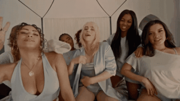 比莉·艾利什|21岁天才唱作少女被曝光恋情！男友大十岁，粉丝：妹妹你图啥…