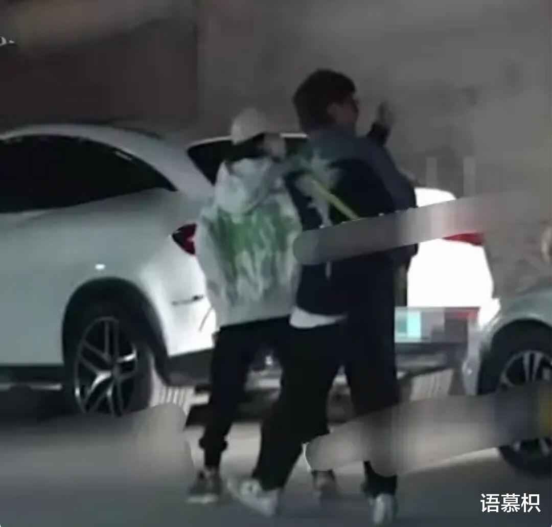 张碧晨|张碧晨被拍到与男子同回公寓，爆出“新恋情”？如今傻眼澄清