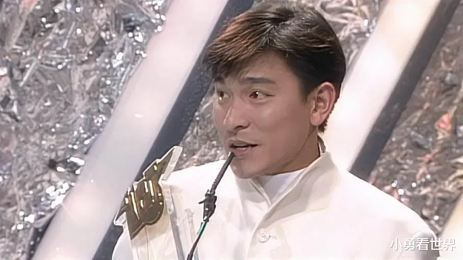 刘德华|珍贵影集，十大劲歌金曲上的刘德华有多牛？回头吐舌头成了经典画面