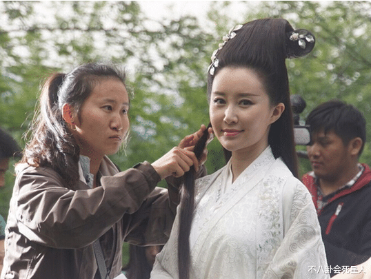 李小璐|曾经风光，如今过气的6位内地女星，“变脸”，吃路边摊，当网红