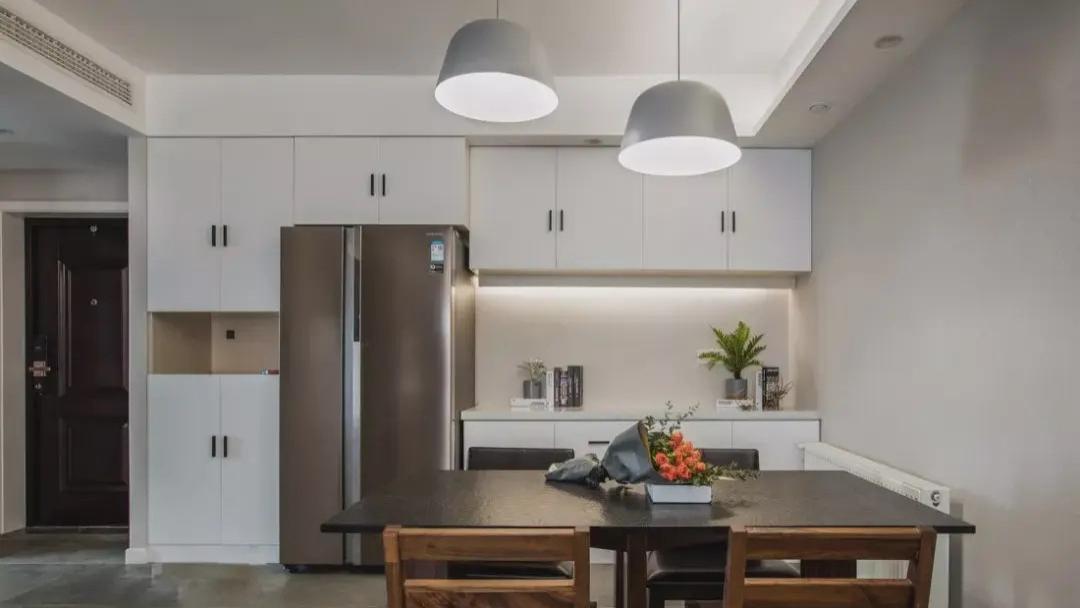 针对冰箱和旁边柜子宽厚不一，试用这3种办法解决，收纳能力真的强