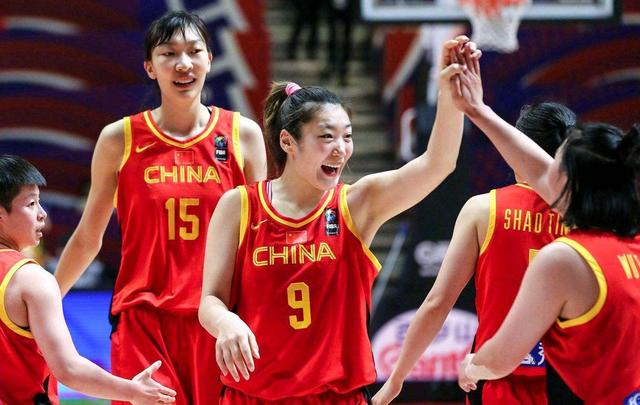 中国女篮|早上5点，中国女篮227cm天才巨人送惊喜，姚明杜锋乐开花