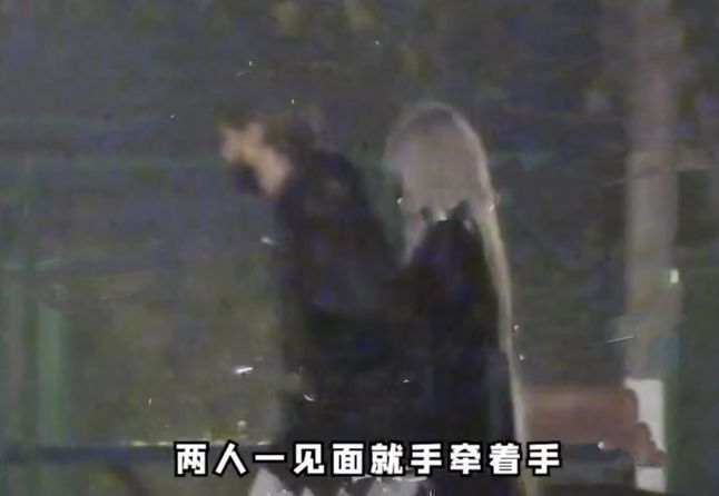 周扬青|恋情坐实！周扬青段星星牵手逛公园，河边拥抱亲吻好甜蜜