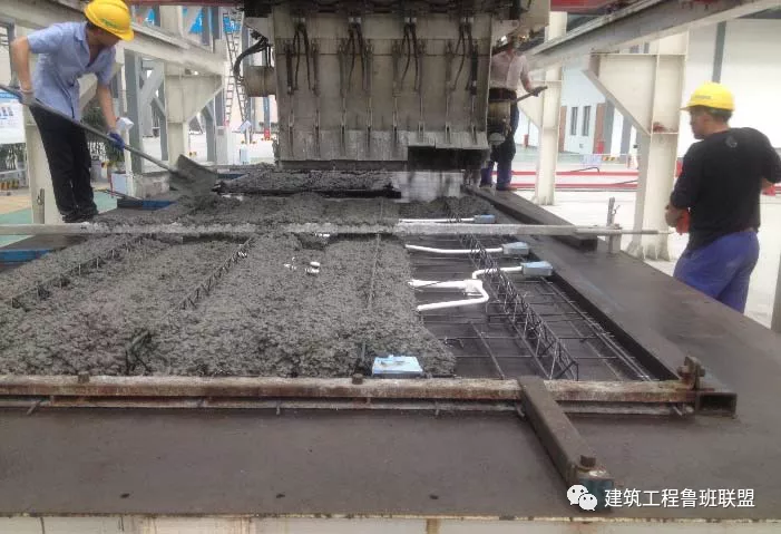 土建采用铝模、装配式施工时，机电如何配合预埋？