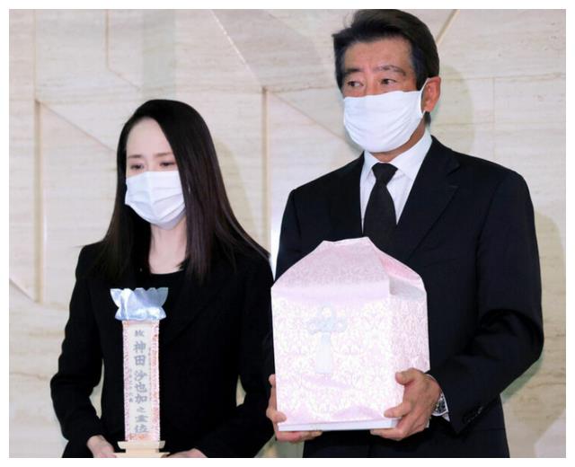 为情所困、欠债百万、父亲家暴,坠楼身亡的明星名人经历大多唏嘘