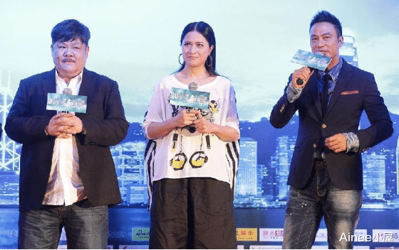 邵美琪都过半百了，可气质看着越来越好，穿连体裤潇洒又干练