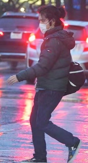 羽绒服 日本平民驸马爷久违亮相！将长发扎成马尾好个性，眉清目秀变帅了