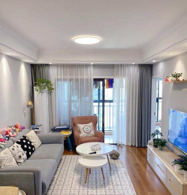 她家仅有94,虽然一点都不豪华,却处处充满了温馨,很有品味