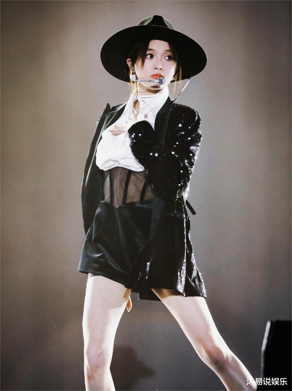 吴宣仪|吴宣仪演唱会:初恋VS华丽造型自由切换,我又初恋啦!