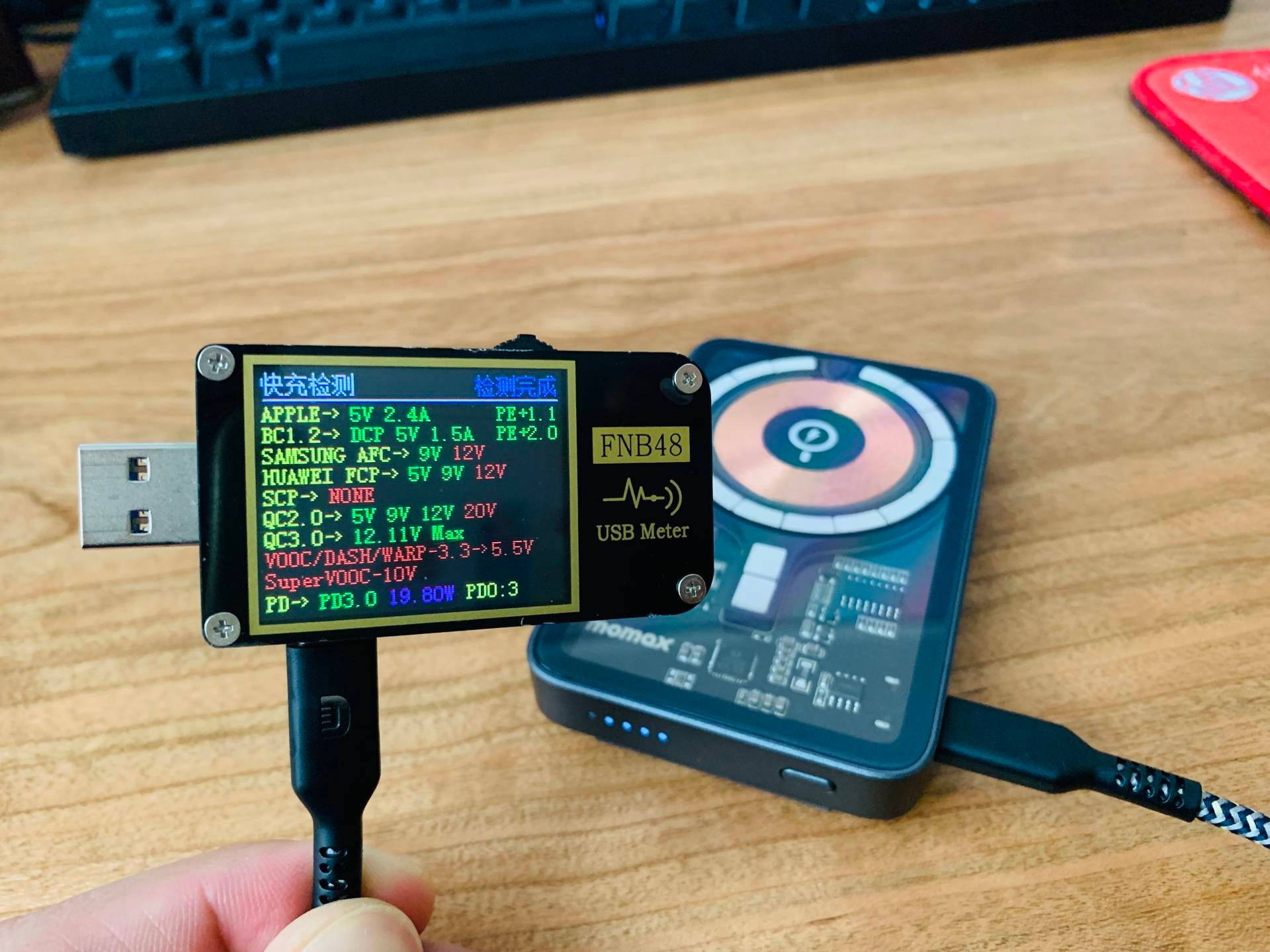 移动电源|一拍即合，满电待发——摩米士赛博风透明磁吸移动电源来袭