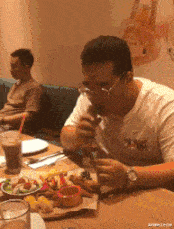 “一月80元的房子,我和女朋友整整租了半年!”兄弟腰挺好啊...