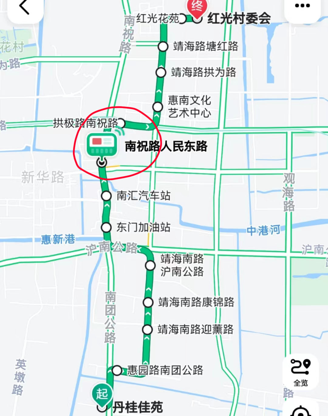 伤亡未明!上海一公交车“发生事故后”坠河:追车男子身份成谜!