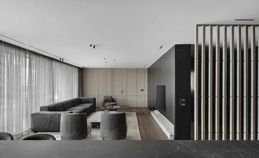 155㎡平层,30㎡景观阳台做主角,只装护栏不封窗,堪比空中别墅