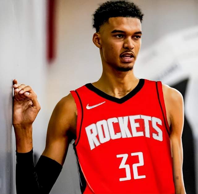 火箭考察新秀后卫尼克史密斯，圆脸登官宣新决定，交易快来了？