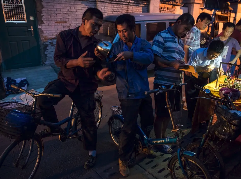 拜金女|“拜金女”马诺，宁坐宝马车哭，不坐单车笑，后来嫁入豪门了吗？