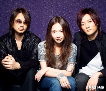 飞儿乐团|踢走主唱找个“替身”炒冷饭，凉透了又喊人家回来，不尴尬吗？