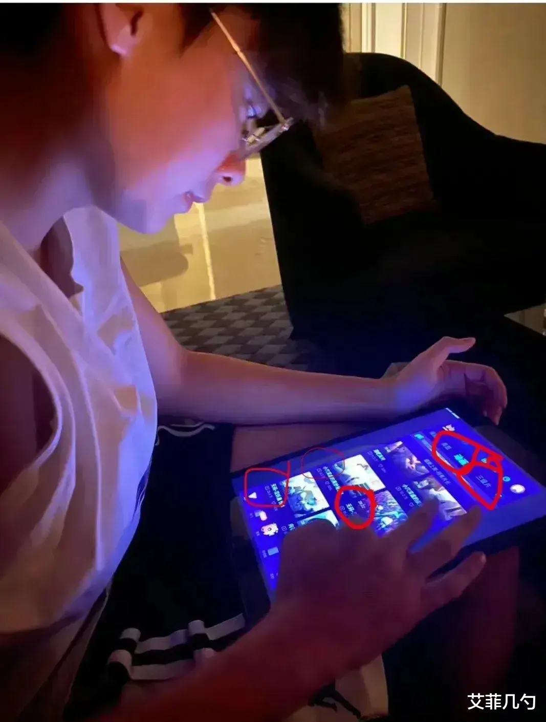 李易峰|李易峰的作品还在，社交账号却封了，主要有三点原因