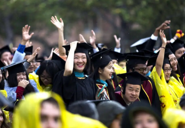 喜茶|海归硕士受尽“冷眼”,用人单位设置专招门槛,避免被当成回收站