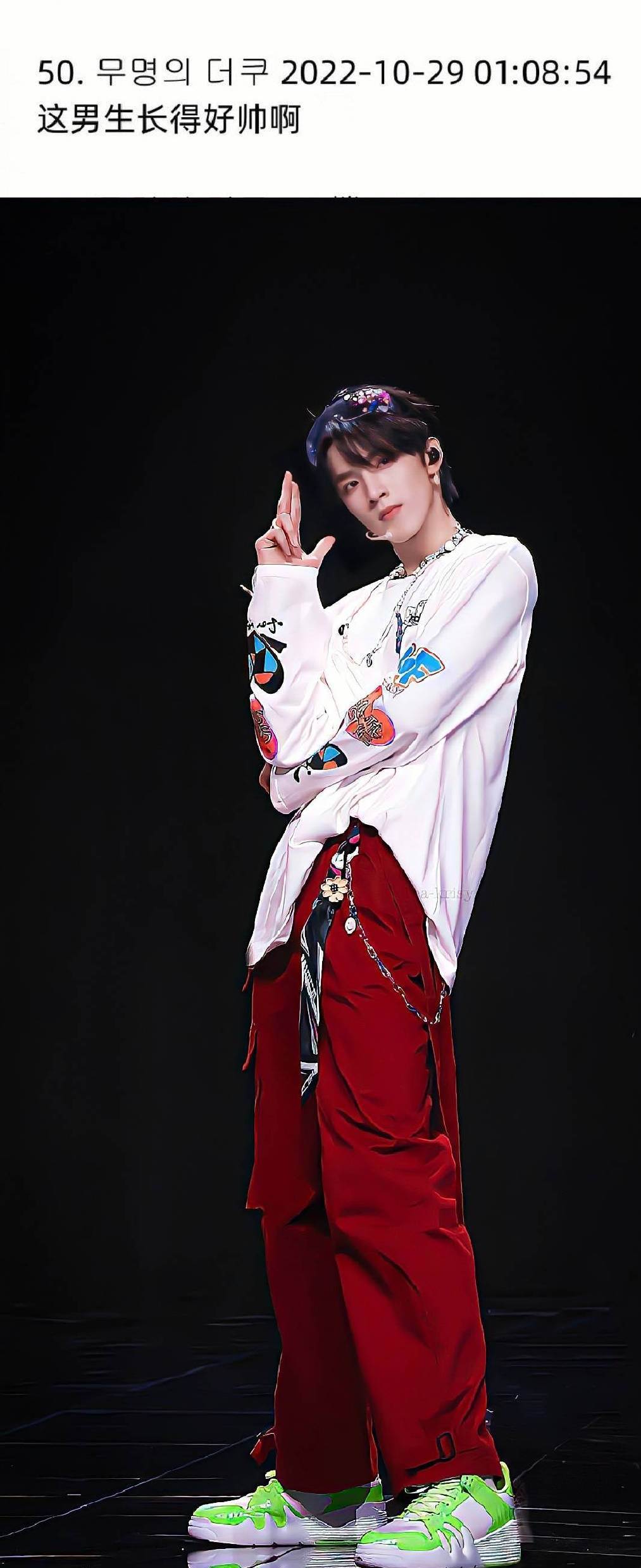 刘耀文|韩网评论刘耀文手机屏保,网友:果然真正的帅哥到哪都会引发热议!