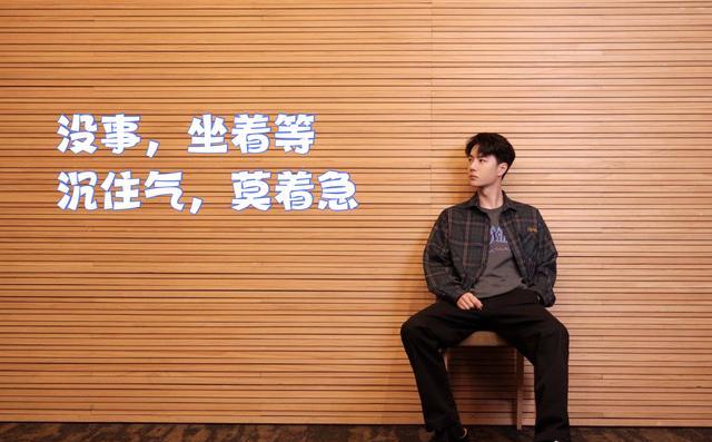 王一博|王一博的待播作品，一部比一部沉得住气，网友调侃：沉默寡言