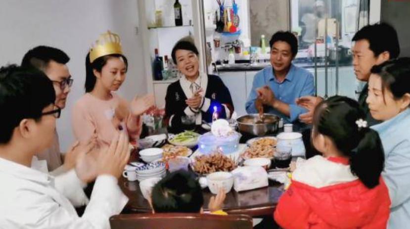 aespa|尴尬！田静谈及吃火锅是否开空调问题，言语已彻底摸清网民心思