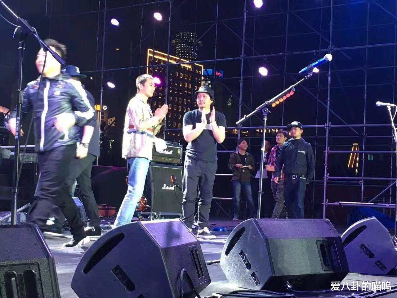 董璇|许巍，穷得叮当响，差点抑郁自杀，军官女友拯救了他的人生