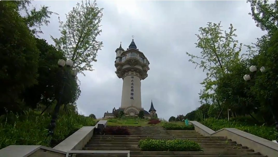 贵阳|贵阳著名的文旅项目，寄予厚望重金打造，项目未完被迫烂尾