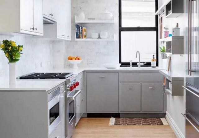 厨房油烟机装修到橱柜里面,清洁容易多了,关键还美观