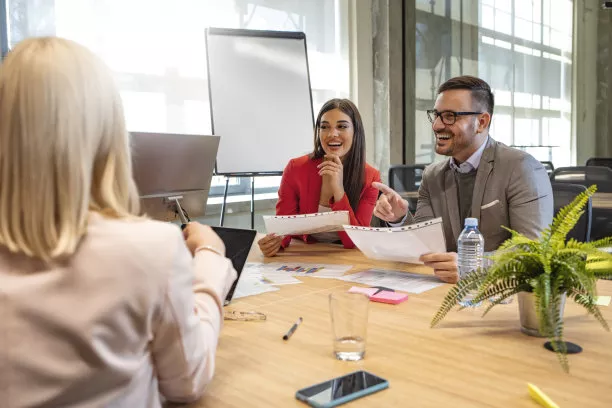|职场上，与其被动应付上级的安排，不如主动的自立自强