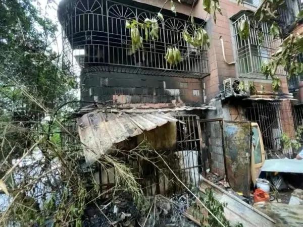 “以后再也不在家乱充电了!”四川泸州的徐大爷早晨出门晨练