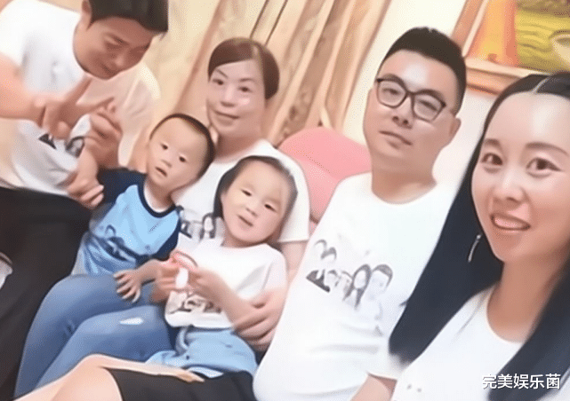 |田静直播，眼袋明显皮肤松弛，语气锋芒改变大，网友：承受太多