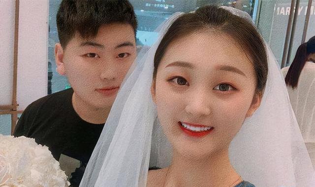 陈亚男|陈亚男染黄发大方征婚!要求一定“聪明”,网友:太聪明你骗不到